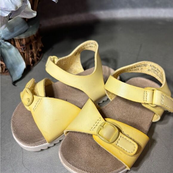 Kids Wonder Nation Yellow Velcro Closure Shoes Size 4 EPC Build a Bundle! - Picture 6 of 7